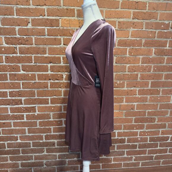 NWT Express Womens Size Medium Pink Mauve Long Sleeve Soft Corduroy Wrap Dress - Picture 3 of 12